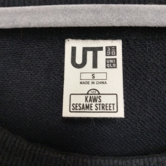 Uniqlo x Kaws x Sesame Street Embroidered Black Sweatshirt Elmo - Picture 4 of 4